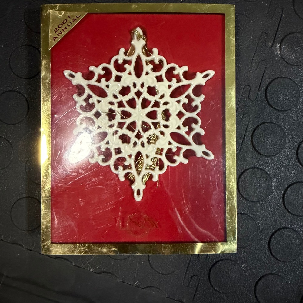 Lenox 2001 Annual Snow Fantasies Snowflake Ornament Ivory China 6119788 USA